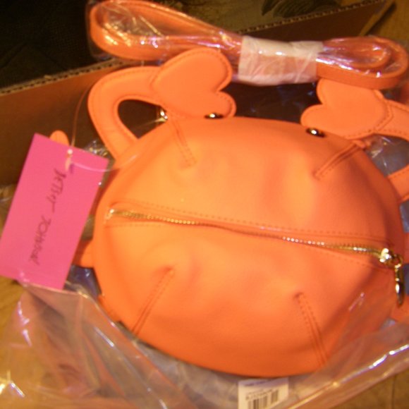 Betsey Johnson Kitsch Crabby Crossbody Bag BJ32980N NEW SEALED - Picture 11 of 15
